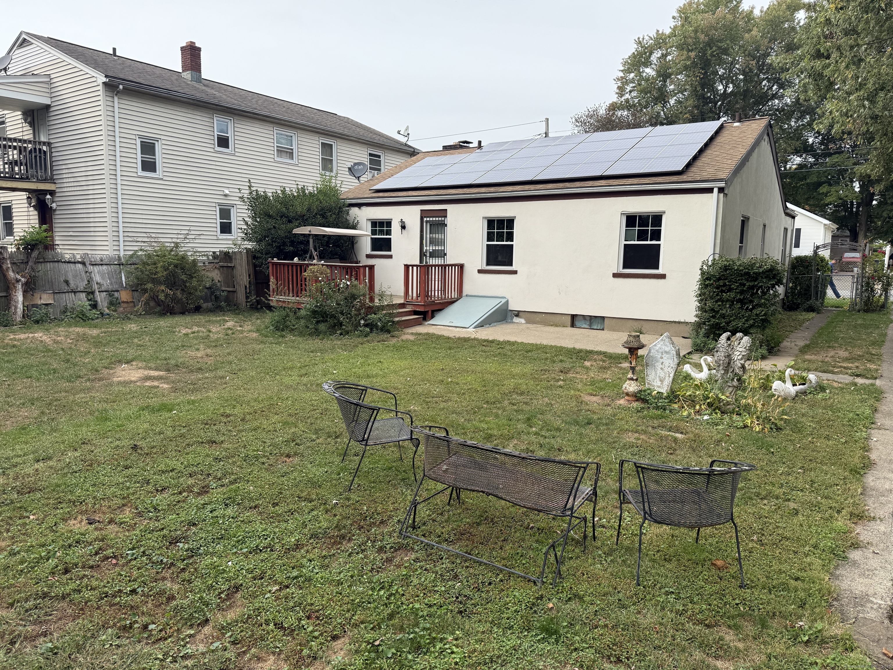 181 City View Avenue Bridgeport, CT 06606 - Photo 6 of 33 a view of a house with backyard and sitting area