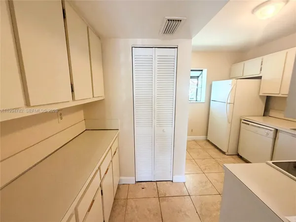 $1,600 | 109 Gardens Drive, Unit 203, Pompano Beach, FL 33069