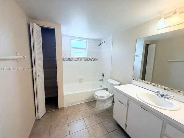 $1,600 | 109 Gardens Drive, Unit 203, Pompano Beach, FL 33069