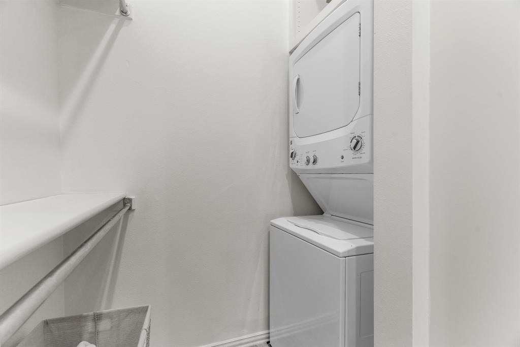 2222 Worthington Street Dallas, TX 75204 - Photo 29 of 39 a utility room with dryer and washer