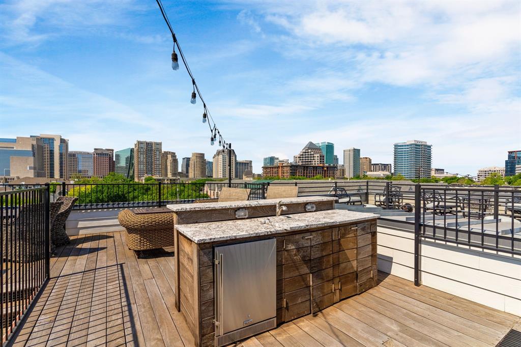 2222 Worthington Street Dallas, TX 75204 - Photo 37 of 39 a terrace with a city view
