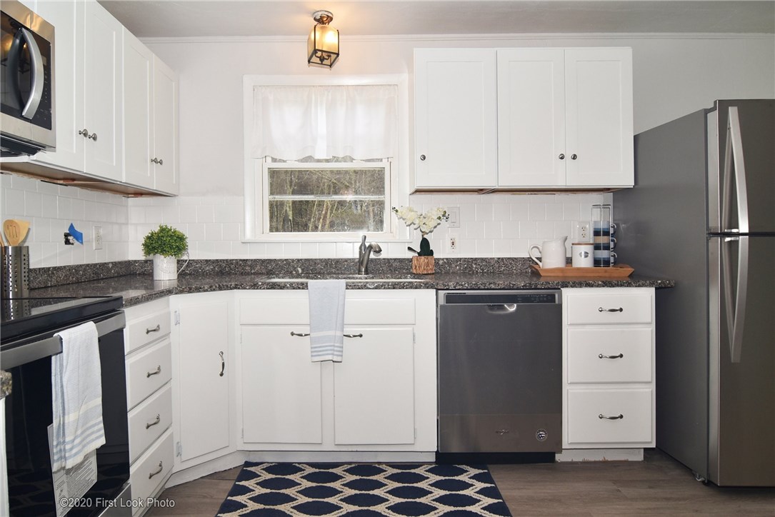 71 Pine Hill Road Richmond, RI 02812 - Photo 8 of 32