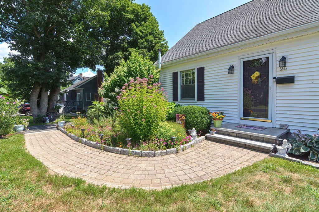 26 Bancroft Road Holden, MA 01520 - Photo 4 of 37 Gallery Image 4