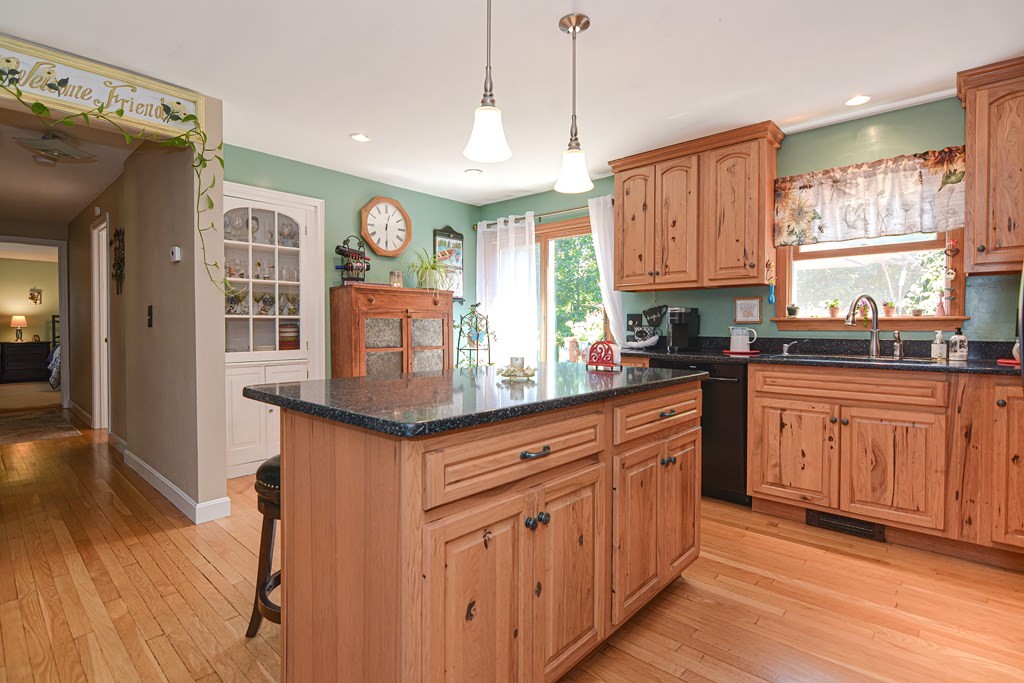 26 Bancroft Road Holden, MA 01520 - Photo 8 of 37 Gallery Image 8