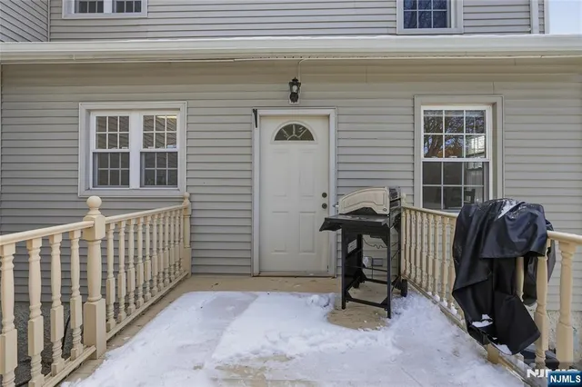 a view of a back yard of the house
