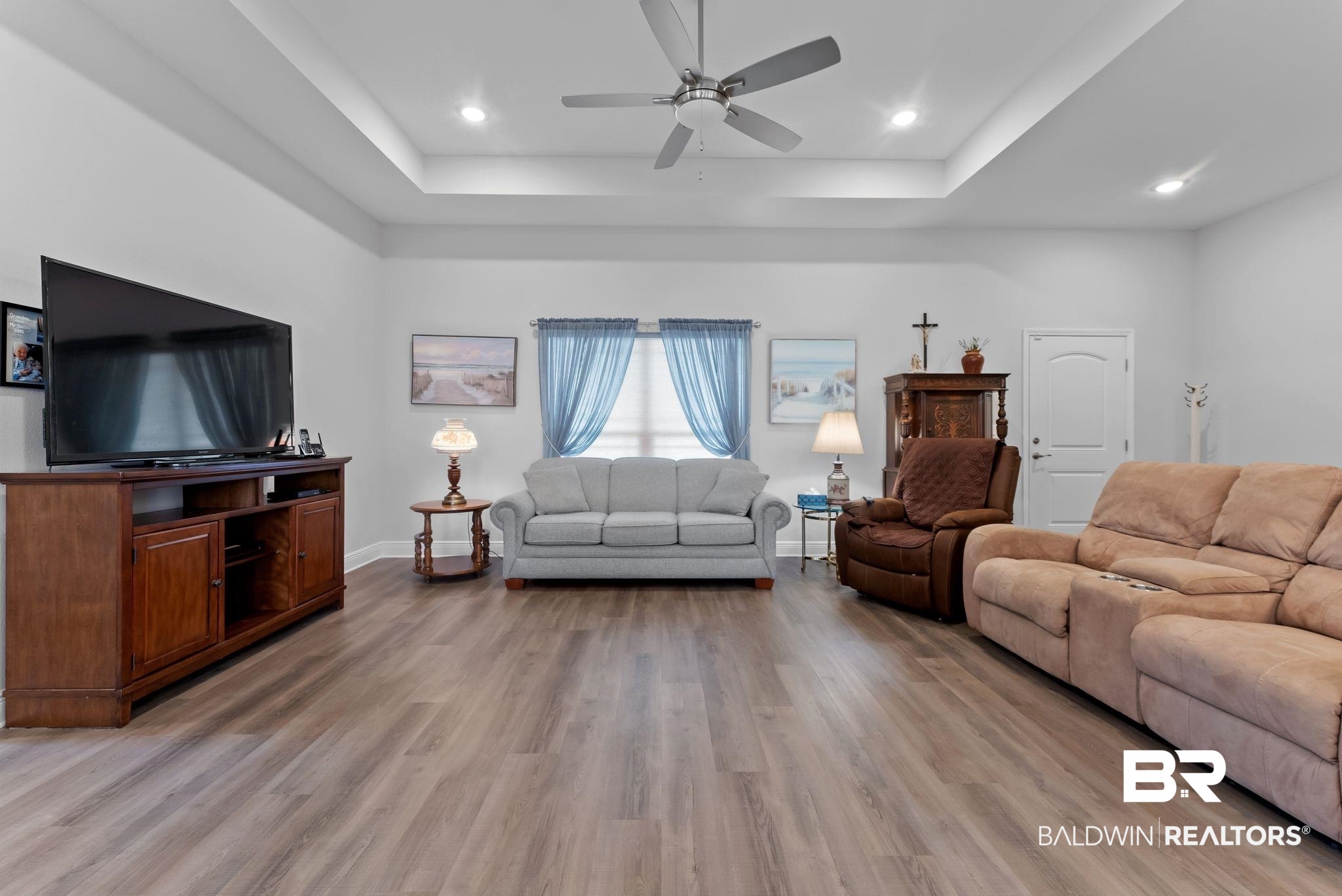 32868 Arbor Ridge Circle Lillian, AL 36549 - Photo 7 of 35 Living area featuring a ceiling fan, light wood-type flooring, recessed lighting, and a tray ceiling
