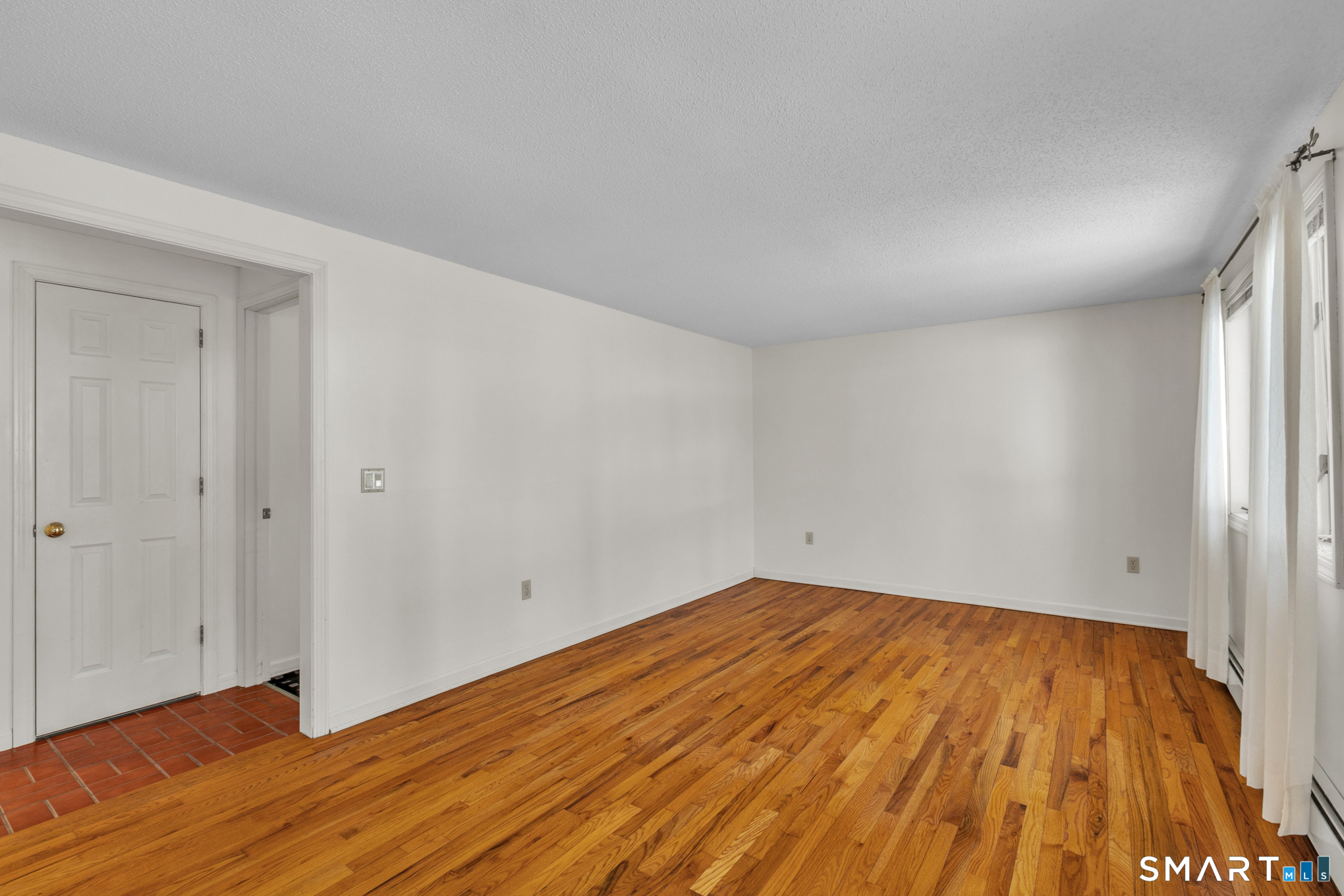550 High Street Coventry, CT 06238 - Photo 18 of 35 a view of empty room with wooden floor
