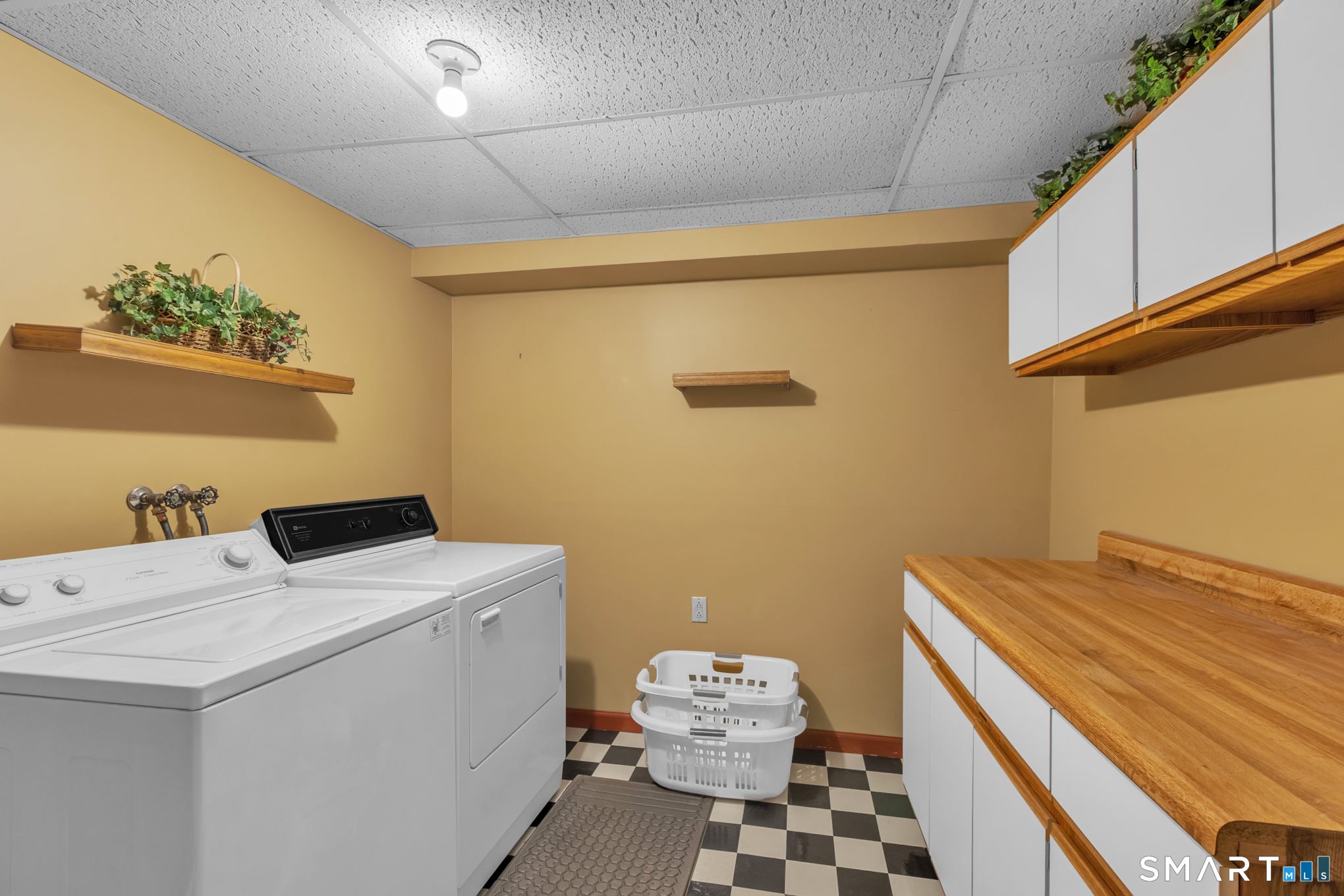 550 High Street Coventry, CT 06238 - Photo 32 of 35 a utility room with dryer and washer