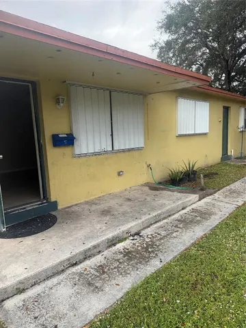 a view of a yard in front of a house