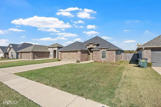 a view of house with a yard