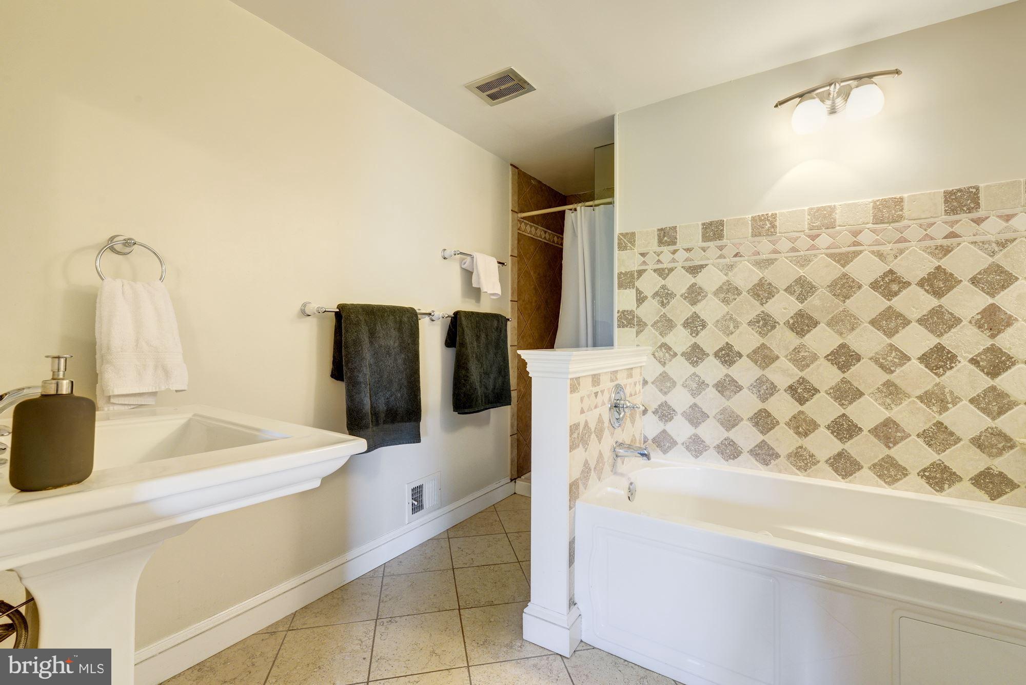 9015 3rd Avenue Silver Spring, MD 20910 - Photo 22 of 45 Huge master bath