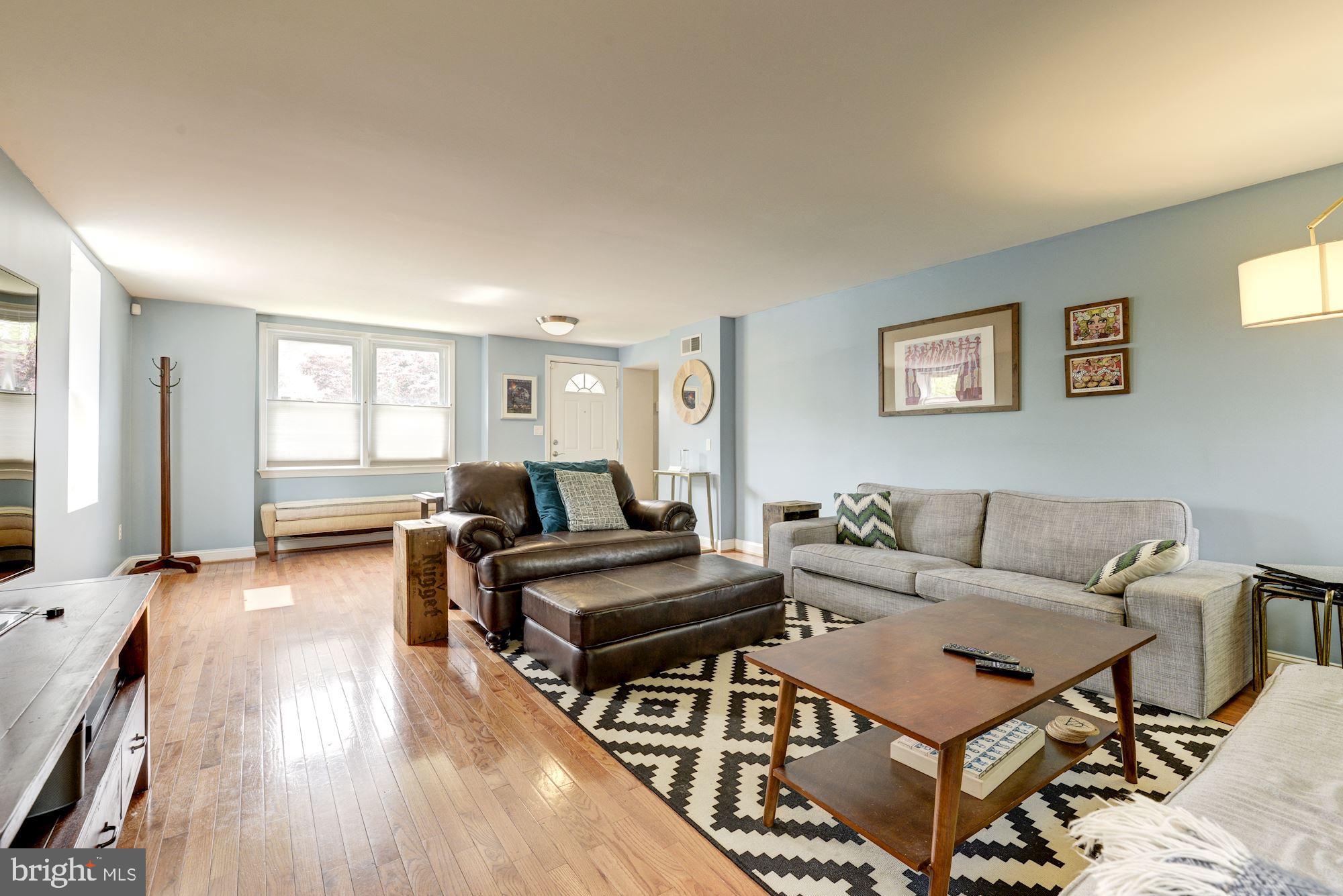 9015 3rd Avenue Silver Spring, MD 20910 - Photo 6 of 45 Large Family Room