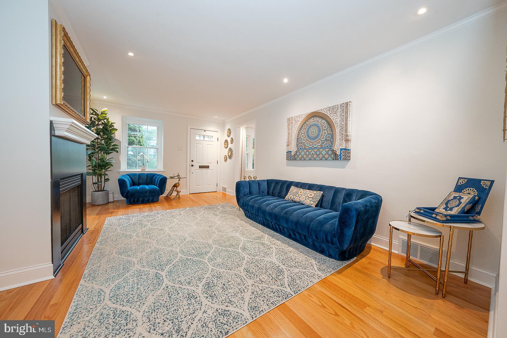 220 Dorset Road Devon, PA 19333 - Photo 6 of 32 a living room with furniture and a flat screen tv