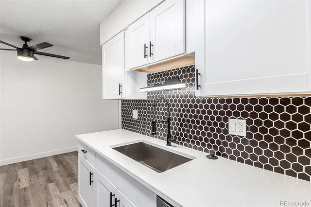 a view of a utility room with dryer and washer
