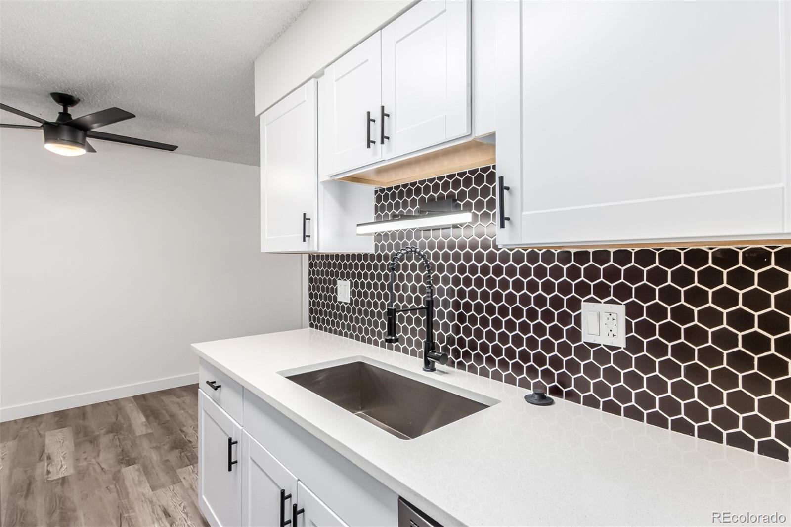 a view of a utility room with dryer and washer