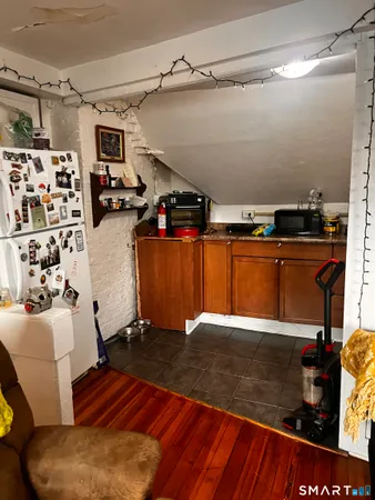 $1,400 | 172 Beacon Street, Hartford, CT 06105