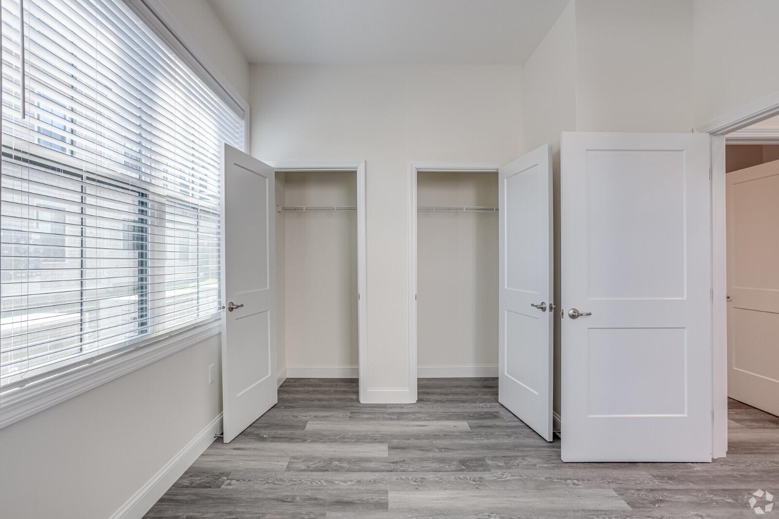 60 Pleasant Street, Unit 3B Hyannis, MA 02601 - Photo 3 of 8 WhatsApp Image 2024-11-21 at 11.50.49 AM