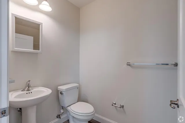 $3,100 | 60 Pleasant Street, Unit 3B, Hyannis, MA 02601