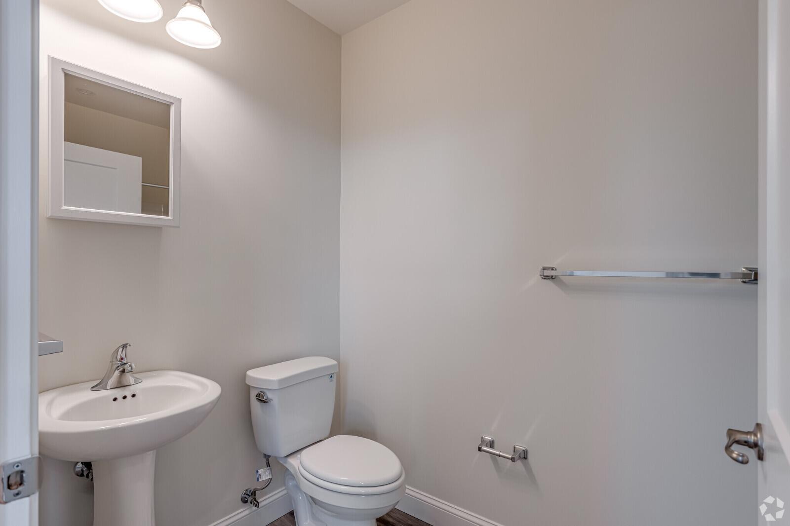 60 Pleasant Street, Unit 3B Hyannis, MA 02601 - Photo 5 of 8 WhatsApp Image 2024-11-21 at 11.50.49 AM