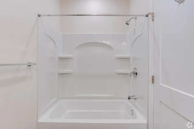 $3,100 | 60 Pleasant Street, Unit 3B, Hyannis, MA 02601