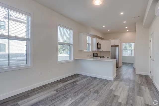 $3,100 | 60 Pleasant Street, Unit 3B, Hyannis, MA 02601