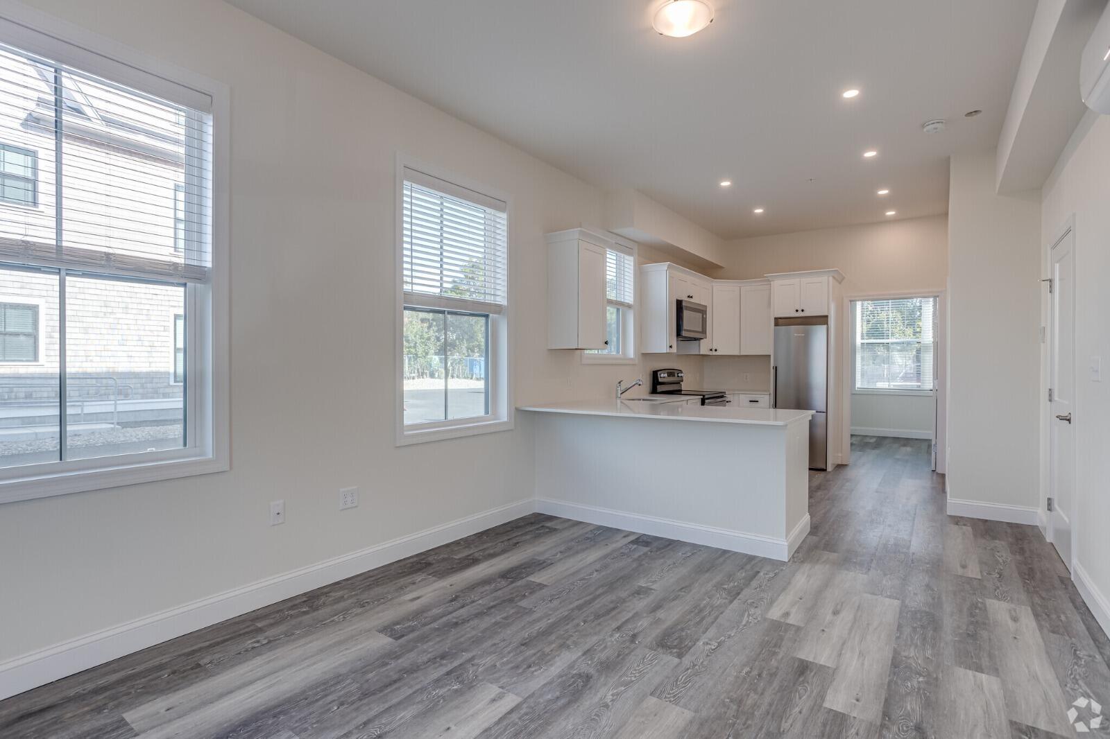 60 Pleasant Street, Unit 3B Hyannis, MA 02601 - Photo 7 of 8 WhatsApp Image 2024-11-21 at 11.50.49 AM