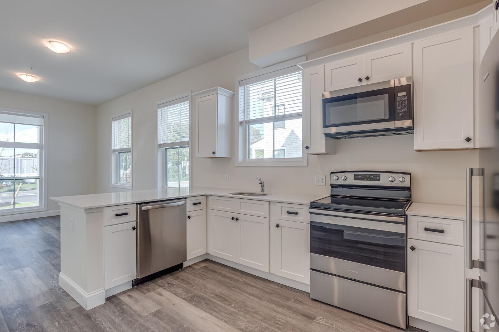 60 Pleasant Street, Unit 3B Hyannis, MA 02601 - Photo 8 of 8 WhatsApp Image 2024-11-21 at 11.50.49 AM