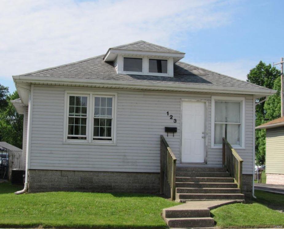123 West Tydeman Street Roxana, IL 62084 - Photo 1 of 19