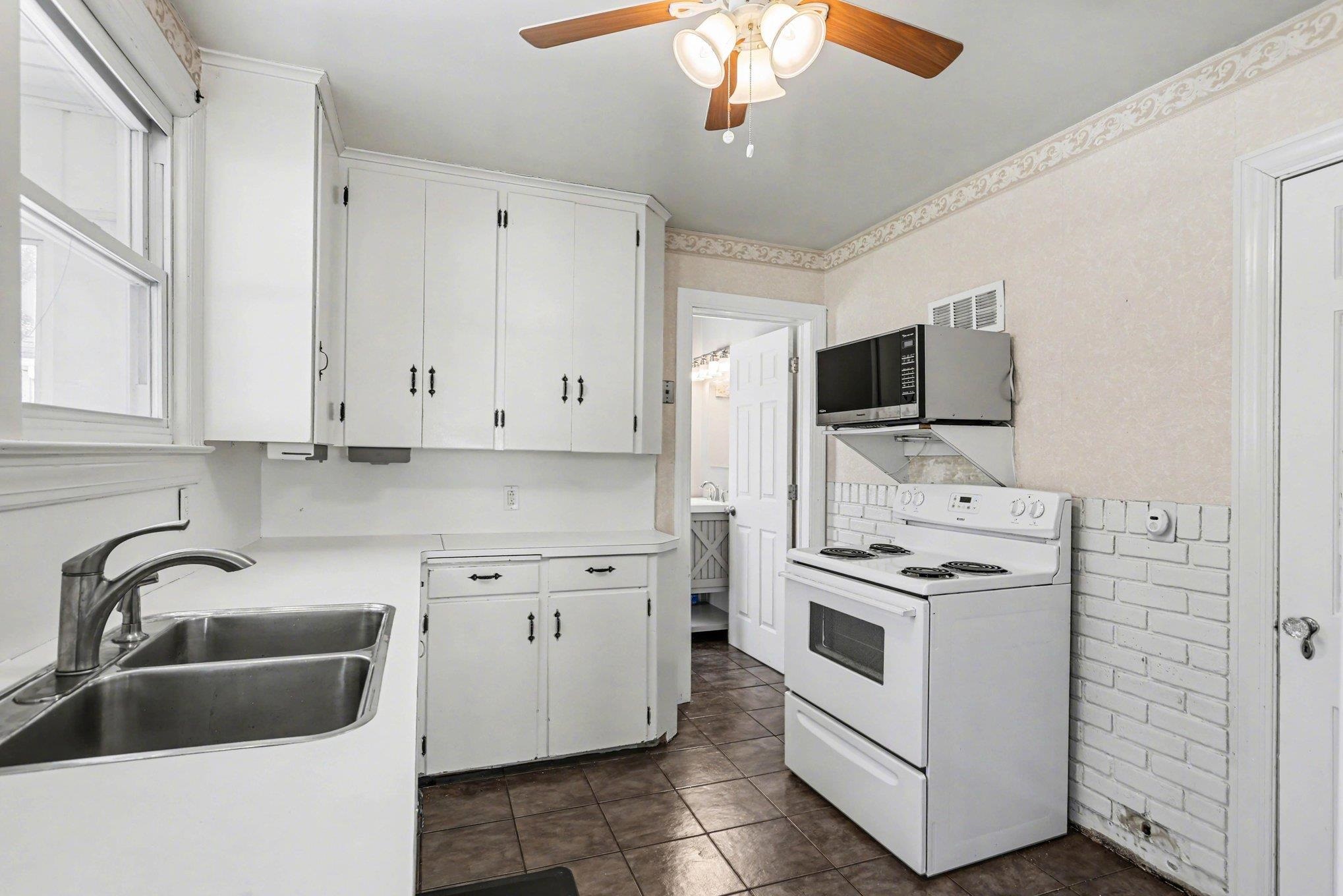 310 Green Avenue Bay City, MI 48708 - Photo 7 of 19