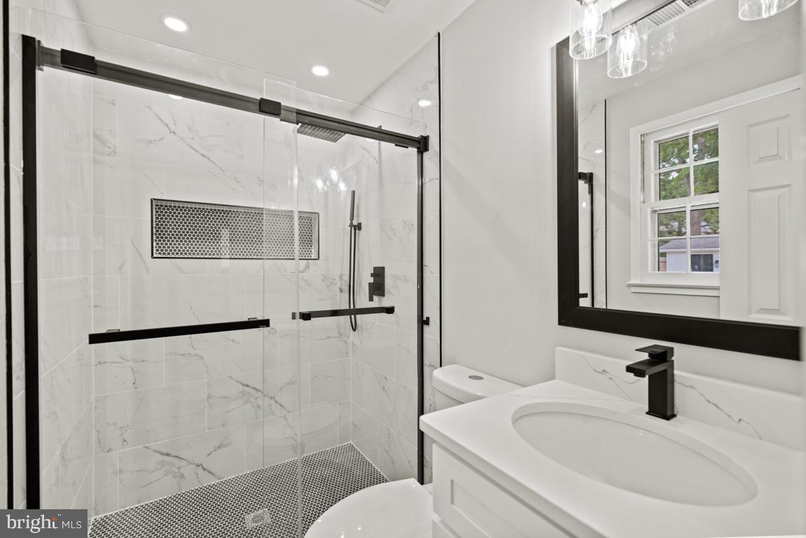 513 Dranesville Road Herndon, VA 20170 - Photo 27 of 46 Master Bath