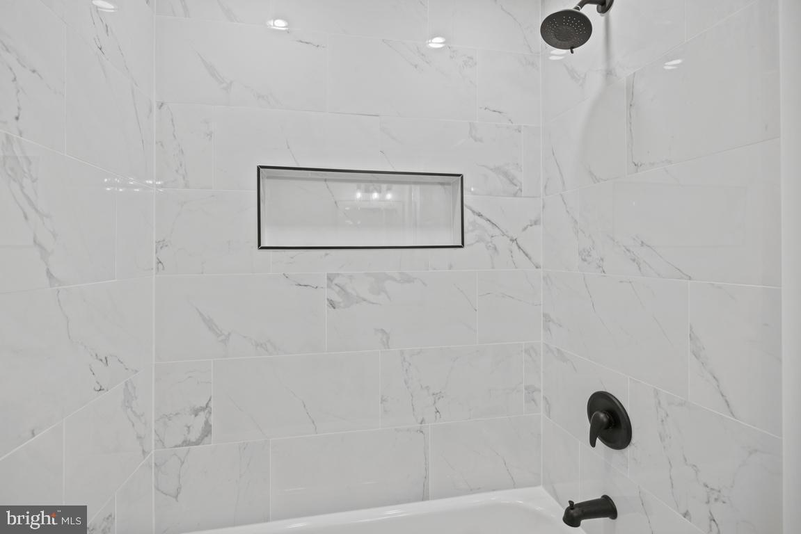 513 Dranesville Road Herndon, VA 20170 - Photo 32 of 46 Upstairs Hall Full Bath