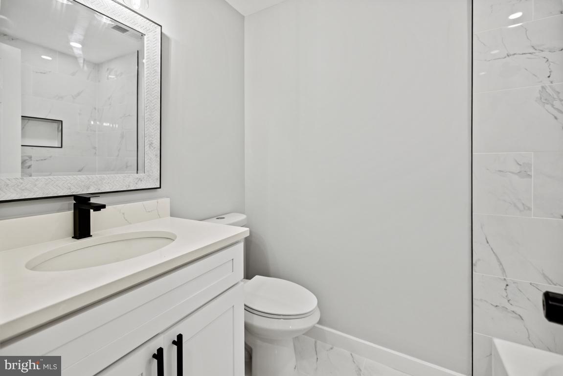 513 Dranesville Road Herndon, VA 20170 - Photo 33 of 46 Upstairs Hall Full Bath