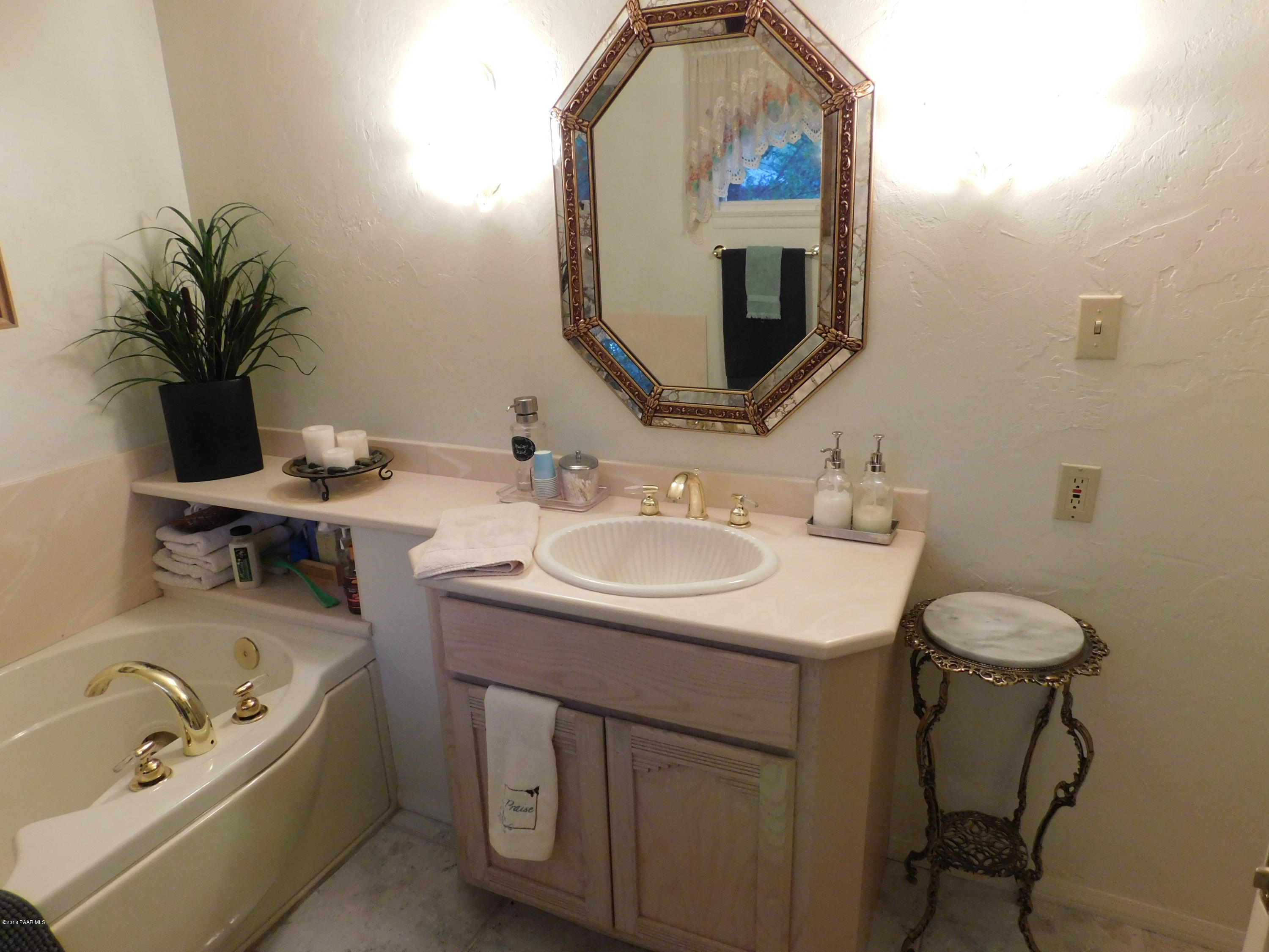 812 Copper Basin Road Prescott, AZ 86303 - Photo 17 of 48 Hall Bath
