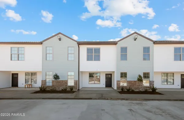 $1,800 | 139 Iberia Street, Unit I, Youngsville, LA 70592