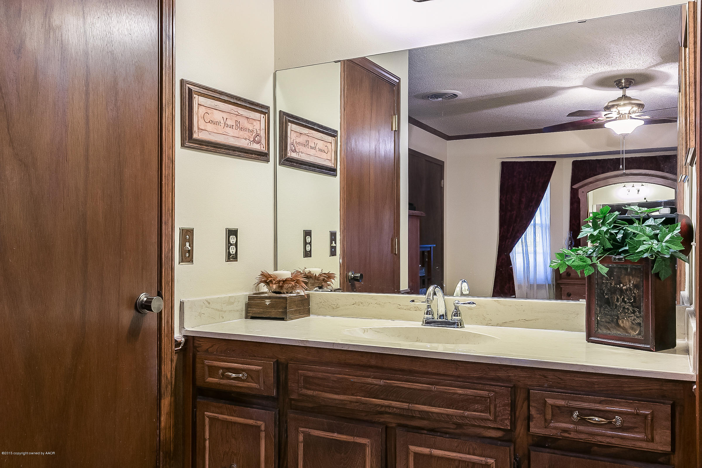 5104 While A Way Road Amarillo, TX 79109 - Photo 13 of 23 Master Vanity