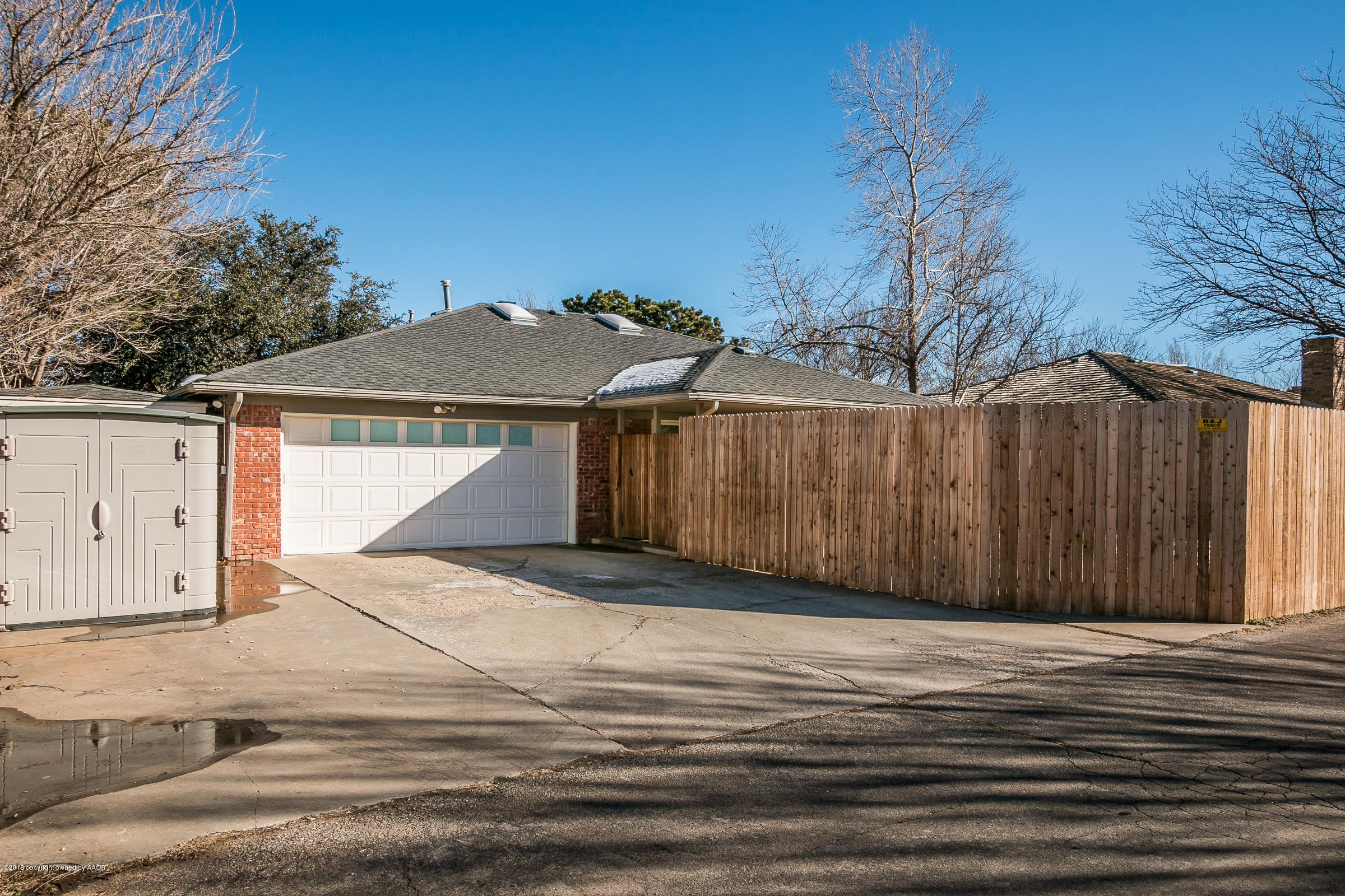 5104 While A Way Road Amarillo, TX 79109 - Photo 22 of 23 Garage and Driveway