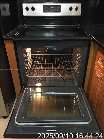 $2,500 | 5825 West 25th Court, Unit 304, Hialeah, FL 33016