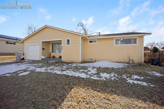 a view of a house with a backyard
