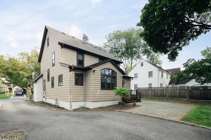 129 Tulip Street Summit, NJ 07901 - Photo 7 of 8 Gallery Image 7