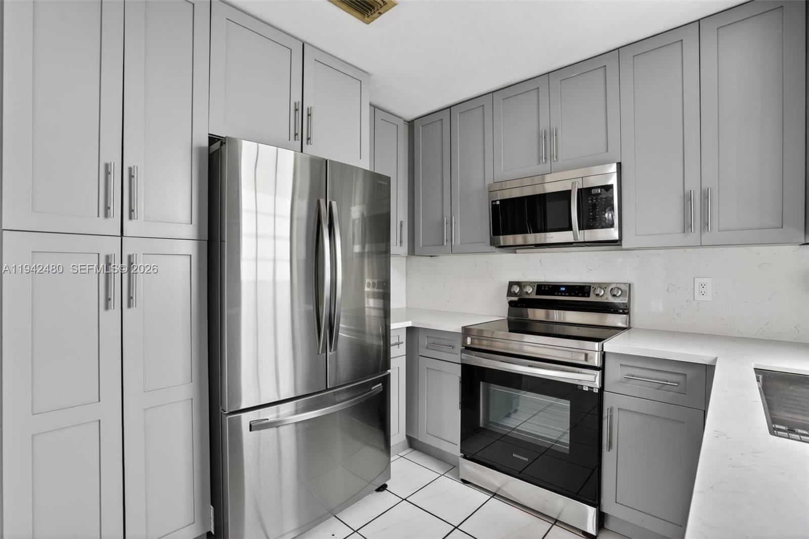 6905 Southwest 104th Court Miami, FL 33173 - Photo 16 of 45