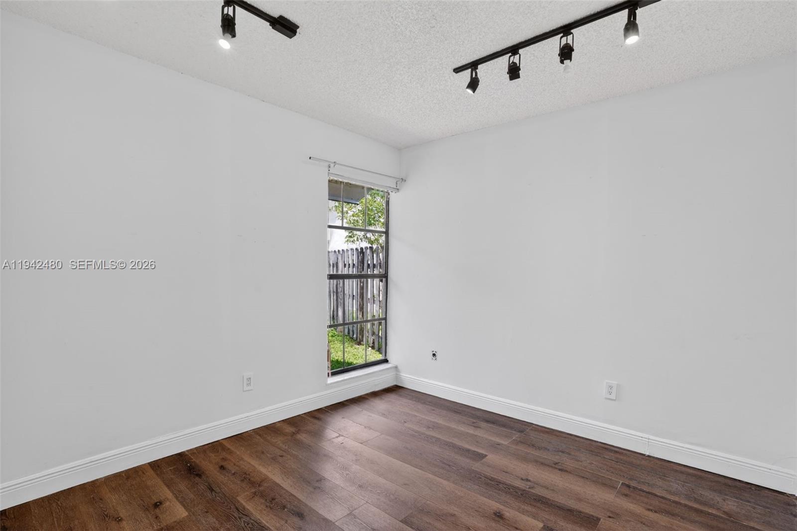 6905 Southwest 104th Court Miami, FL 33173 - Photo 20 of 45