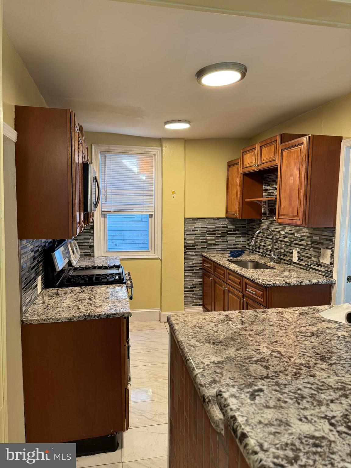 102 Englewood Road Upper Darby, PA 19082 - Photo 7 of 18 Kitchen