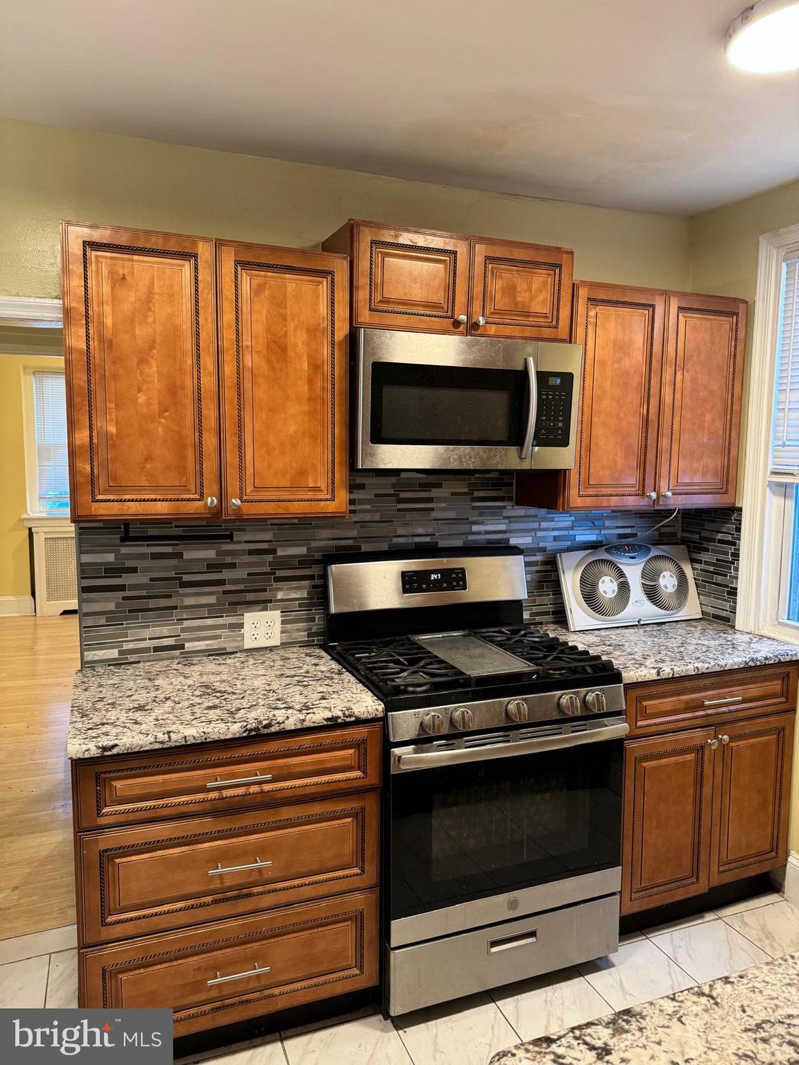 102 Englewood Road Upper Darby, PA 19082 - Photo 8 of 18 Kitchen