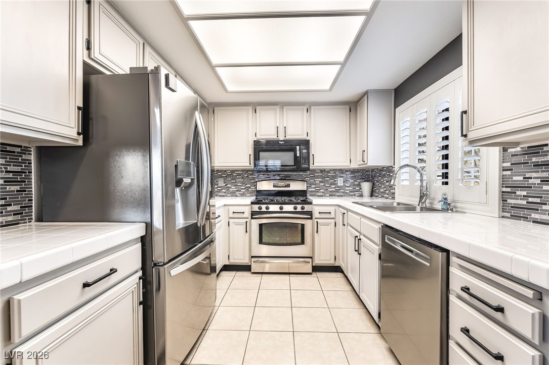 1686 Normandy Way Henderson, NV 89014 - Photo 12 of 30