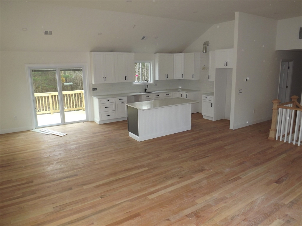 4 West Dudley Road Dudley, MA 01571 - Photo 10 of 18