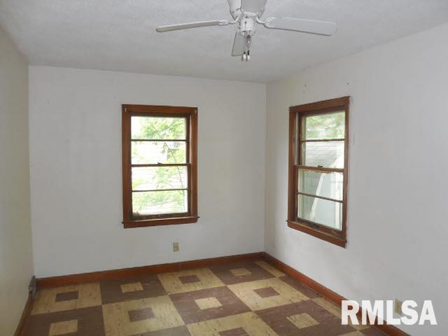 3152 Indian Road Davenport, IA 52802 - Photo 8 of 11 Gallery Image 8