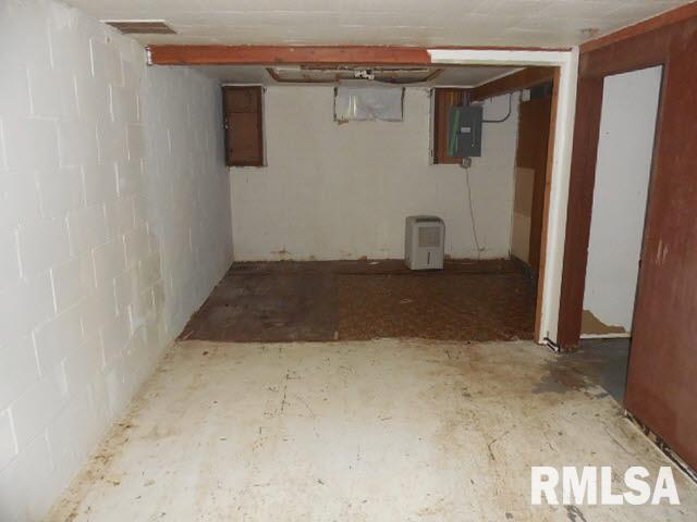 3152 Indian Road Davenport, IA 52802 - Photo 9 of 11 Gallery Image 9