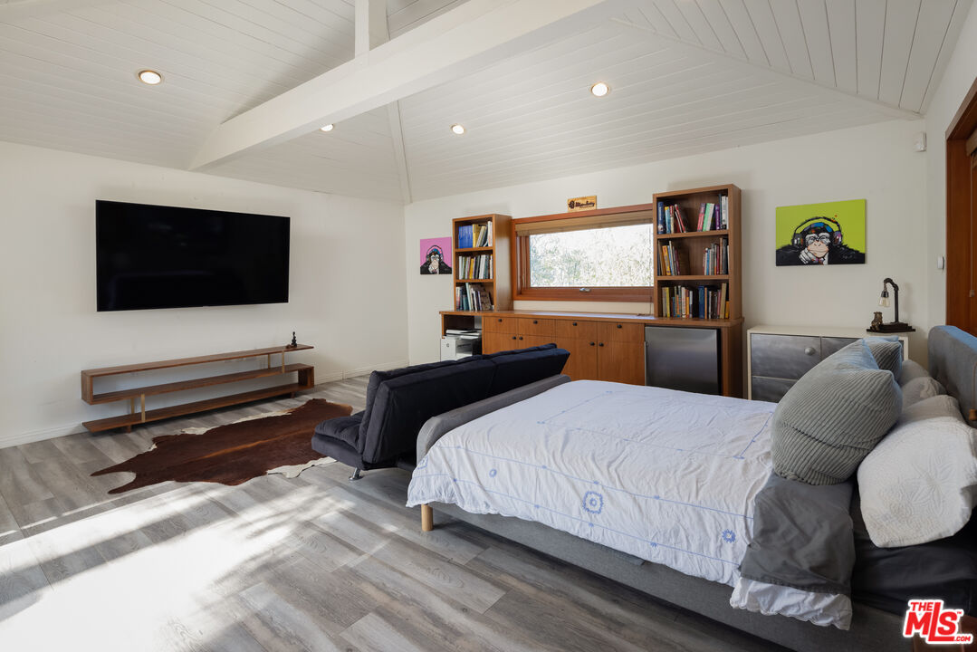 1000 Stradella Road Los Angeles, CA 90077 - Photo 2 of 45 a bedroom with a bed and flat screen tv
