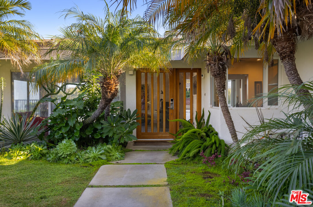 1000 Stradella Road Los Angeles, CA 90077 - Photo 36 of 45 a view of a house with a garden