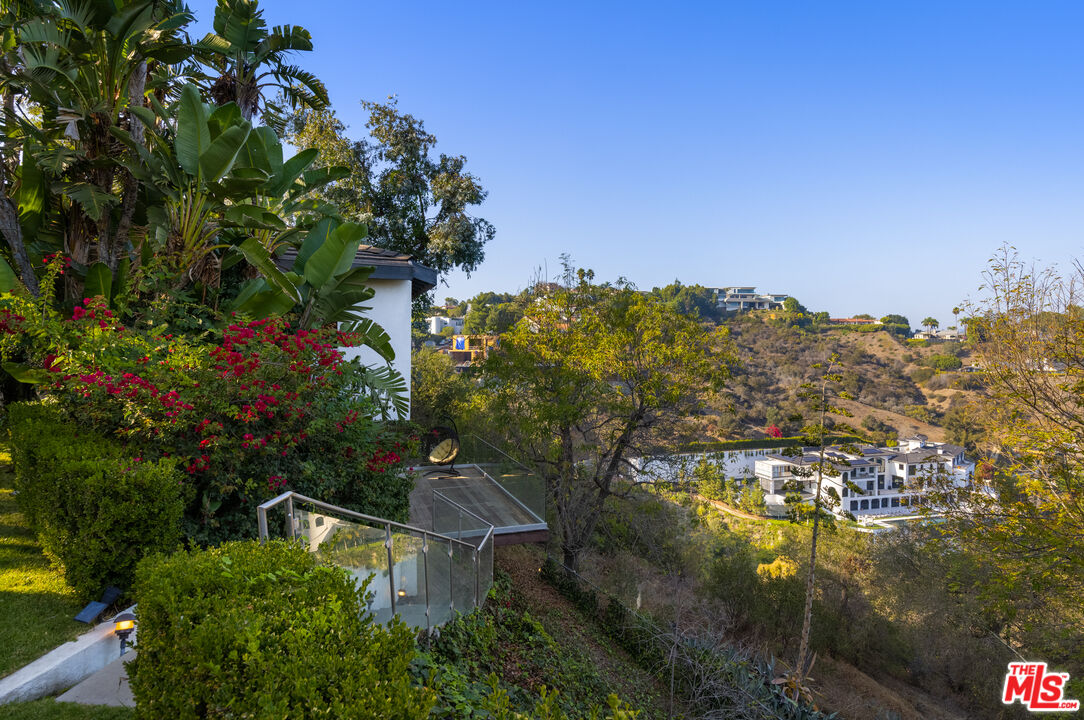 1000 Stradella Road Los Angeles, CA 90077 - Photo 37 of 45 a view of lake